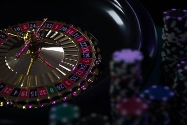 maret toto live blackjack dealer interface on mobile screen